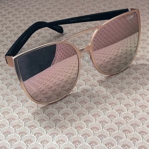 Quay Sorority Princess sunglasses • rosé pink
